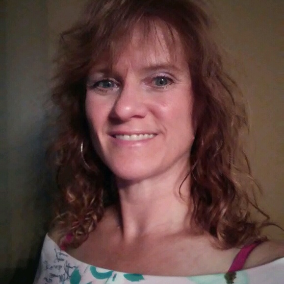 Meet your Posher, Julie - Picture 1 of 1